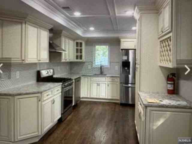 10 White Oak Dr - Photo 3 of 25
