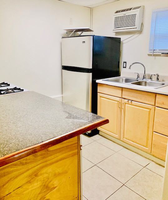 215 Princeton Dr Se #C - Photo 3 of 6