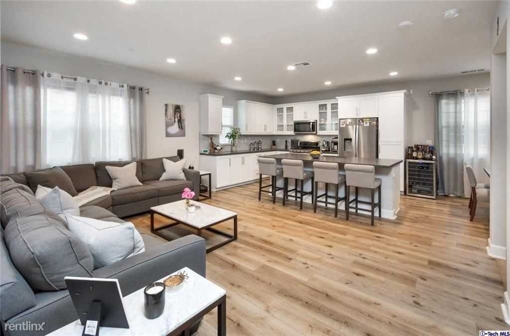 872 Iris Way #A - Photo 2 of 10