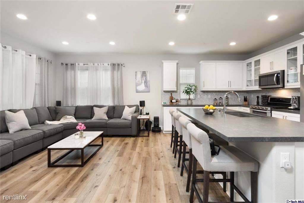 872 Iris Way #A - Photo 3 of 10