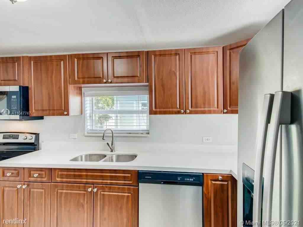 6401 Grant St - Photo 3 of 14