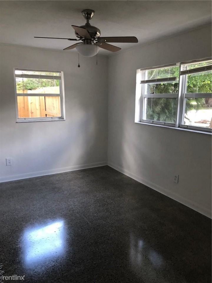 2906 N 58th Ave - Photo 3 of 10