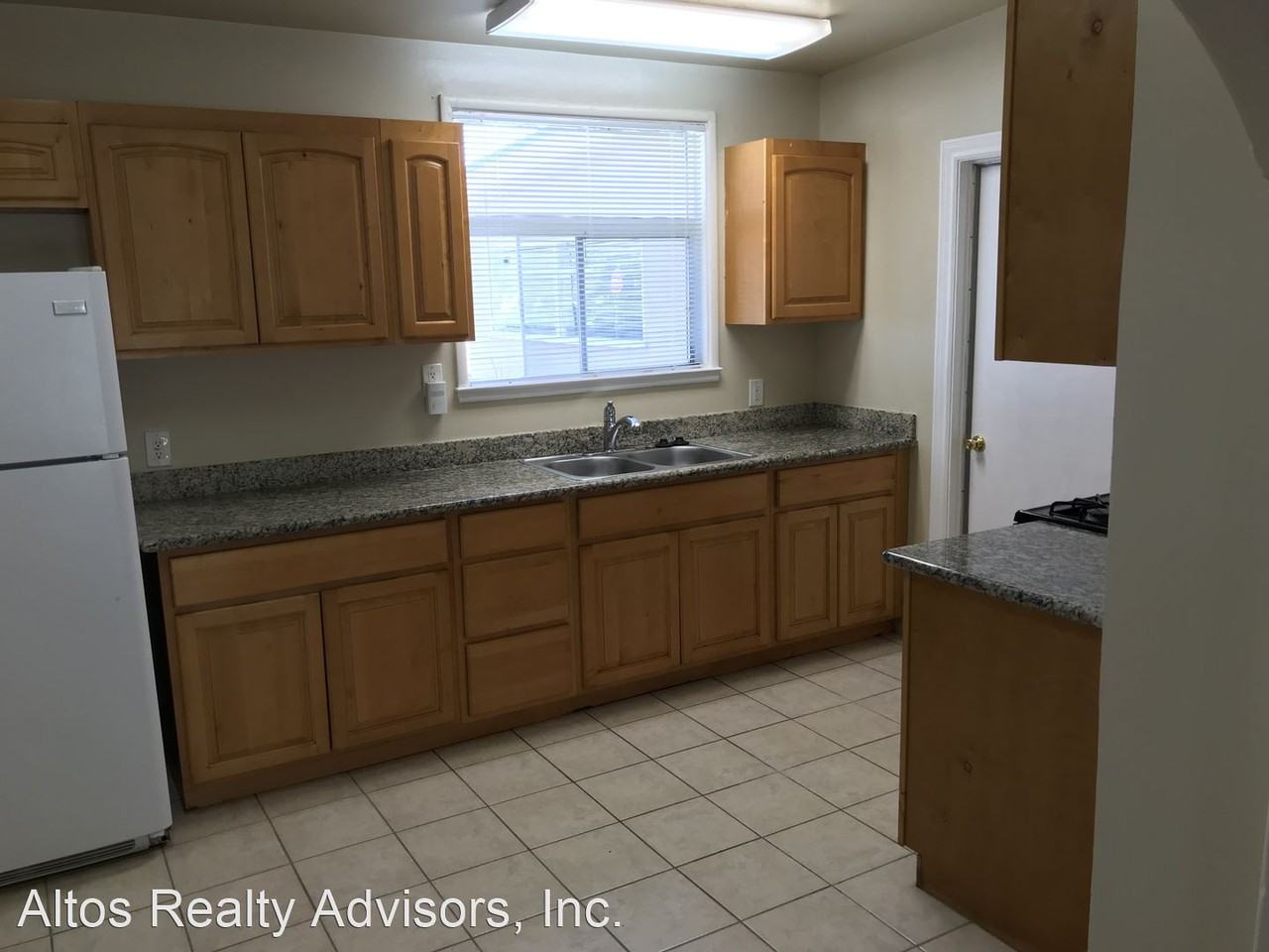 1827 Stevens Ave - Photo 3 of 11