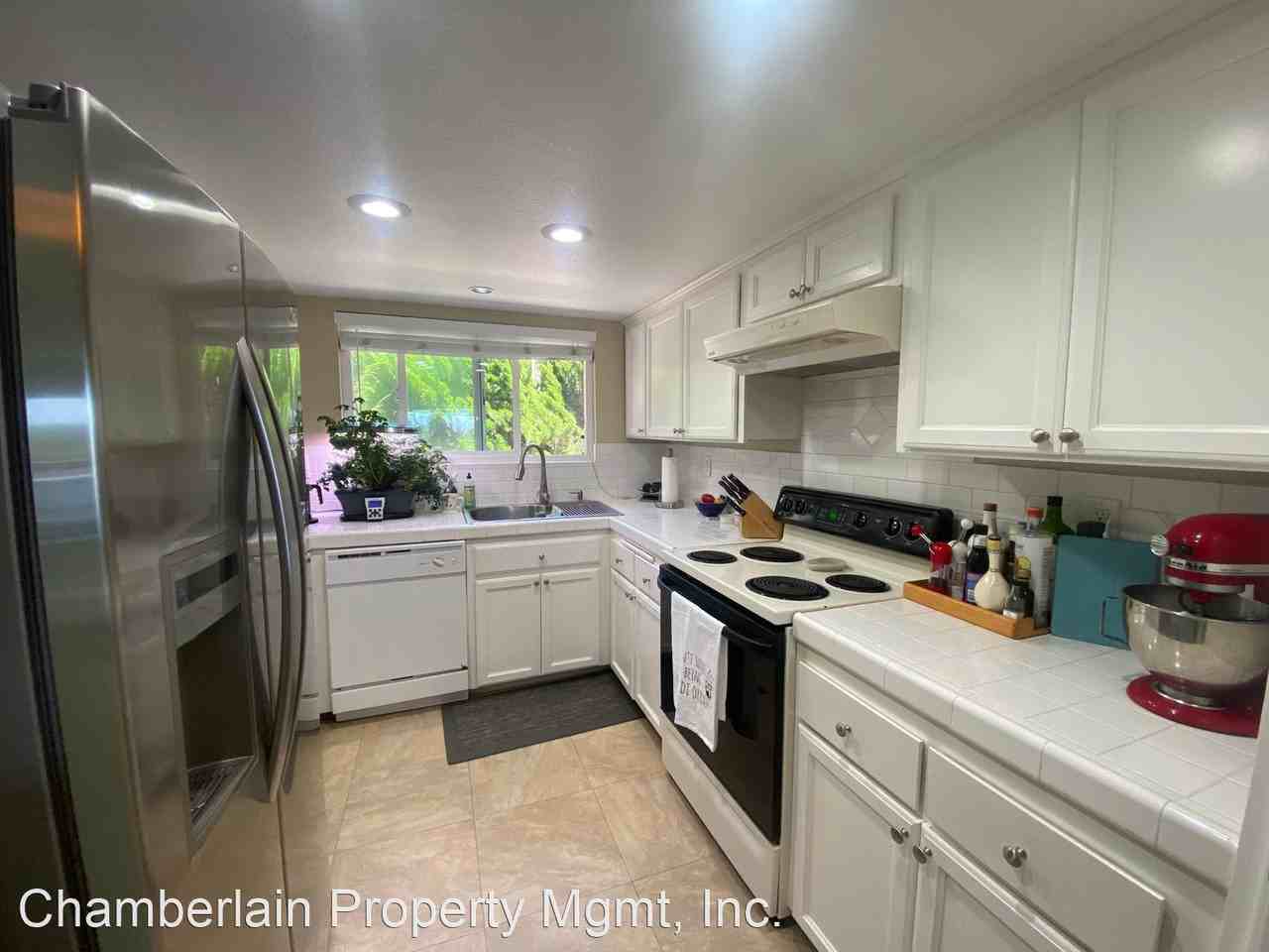 2475 Jefferson - Photo 2 of 12