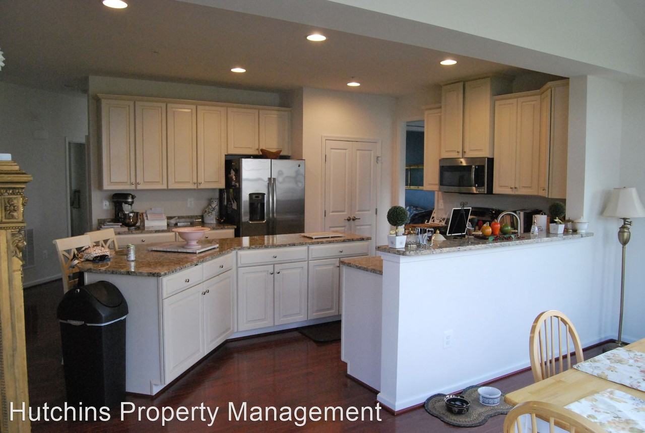 724 Falcon Ln - Photo 2 of 9