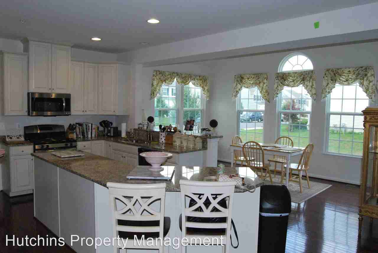 724 Falcon Ln - Photo 3 of 9