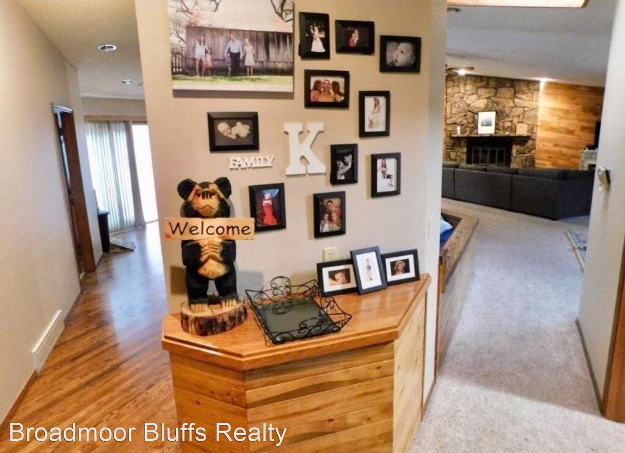 5021 Cliff Point Cir W - Photo 2 of 26