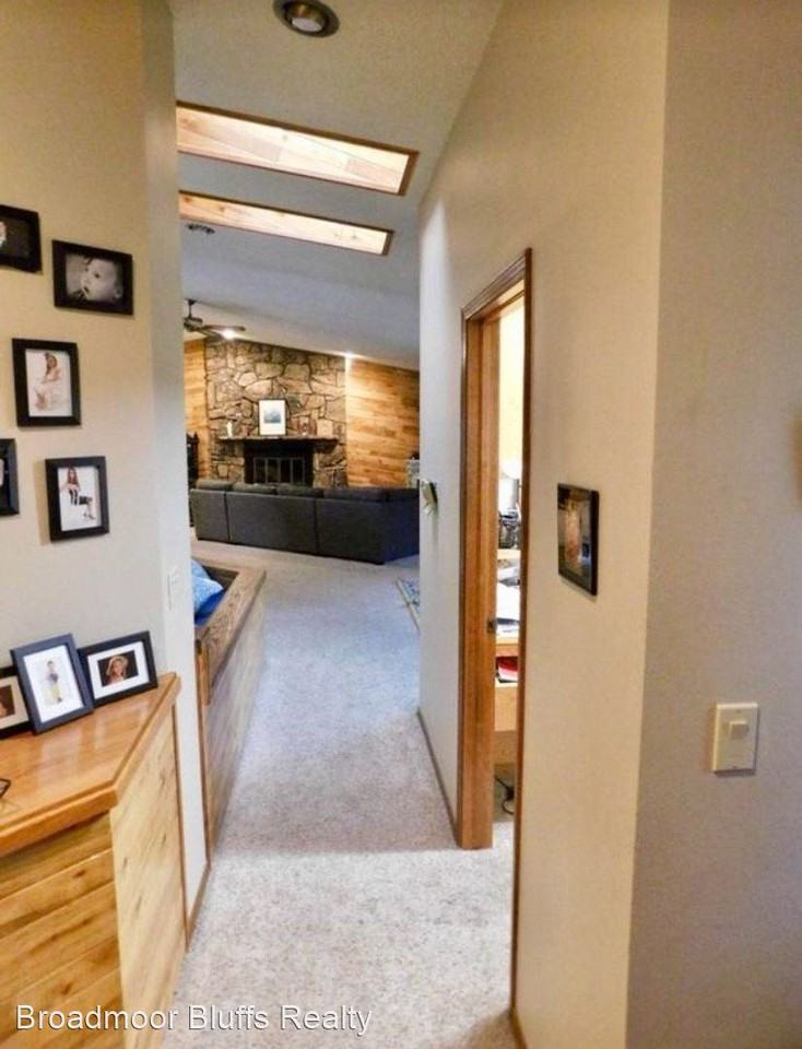 5021 Cliff Point Cir W - Photo 3 of 26