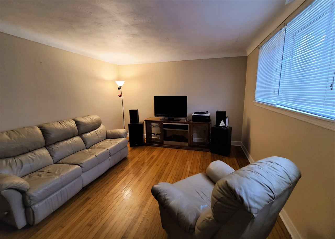 403 Peach Tree Lane - Photo 2 of 13