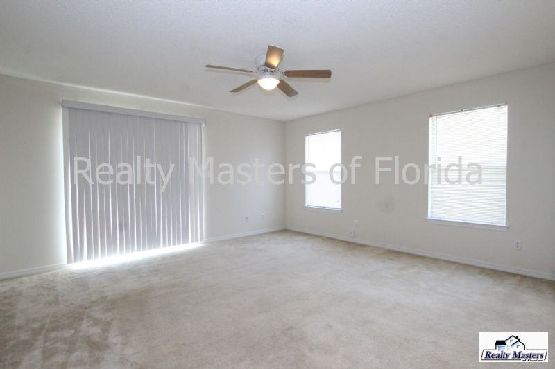 1054 Simpson St - Photo 3 of 17