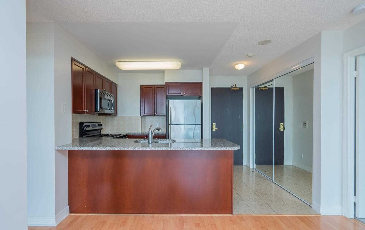 51 Lower Simcoe Street #1812