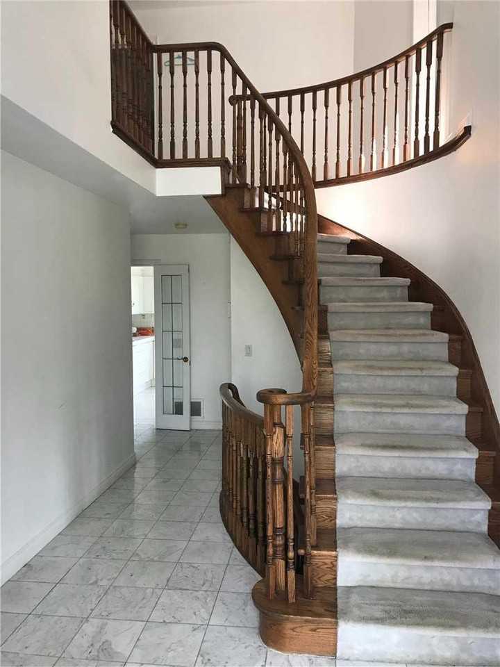 5 Patrick Boulevard - Photo 2 of 7