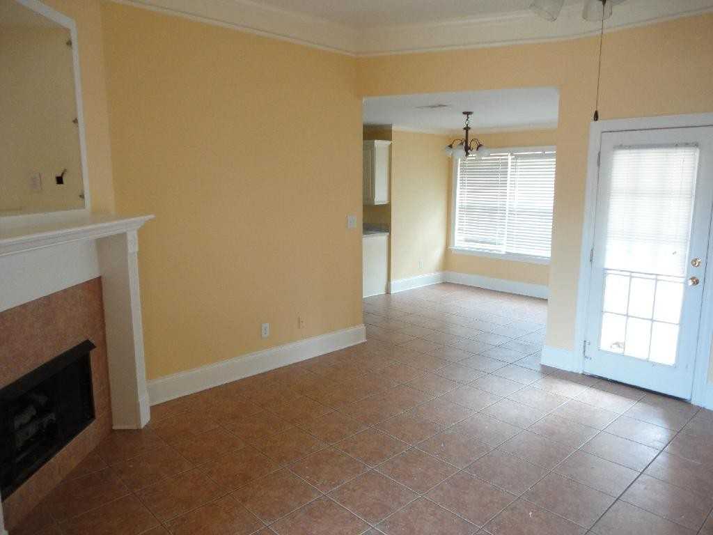 404 Willow Bay Dr - Photo 2 of 3