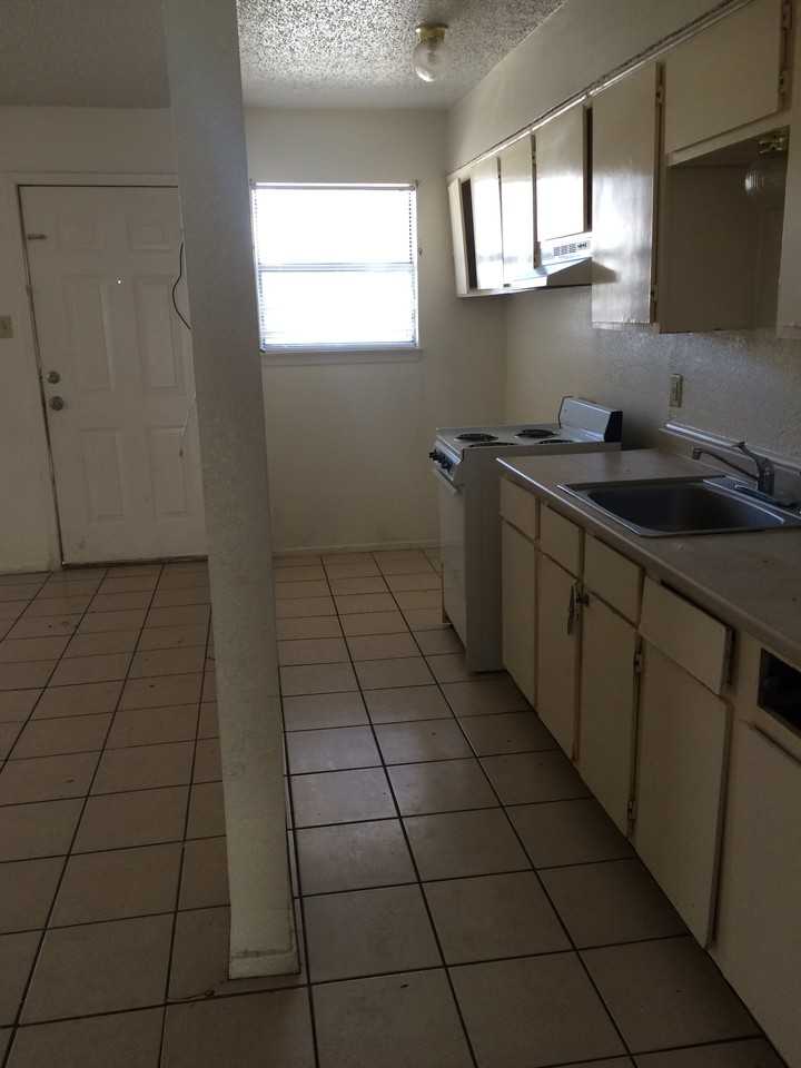 2700 S Adams St - Photo 3 of 5