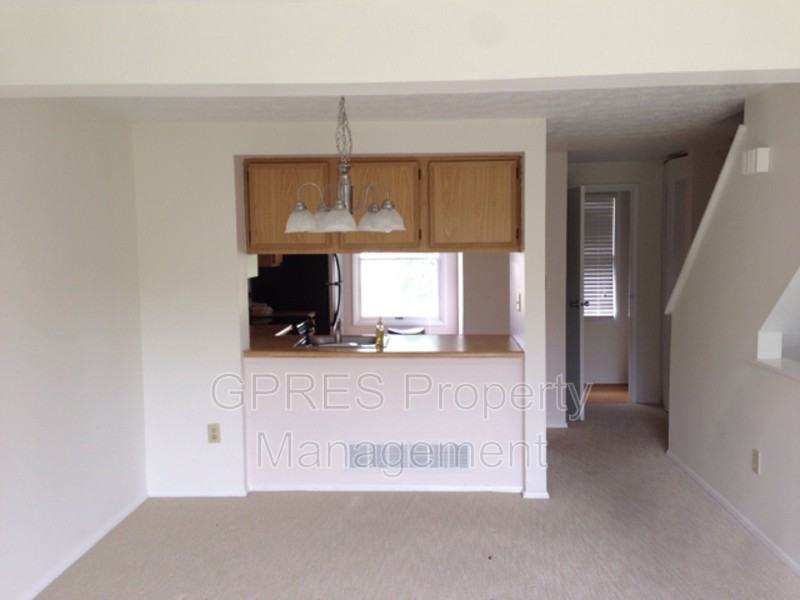 323 Garden Hill Dr - Photo 2 of 10