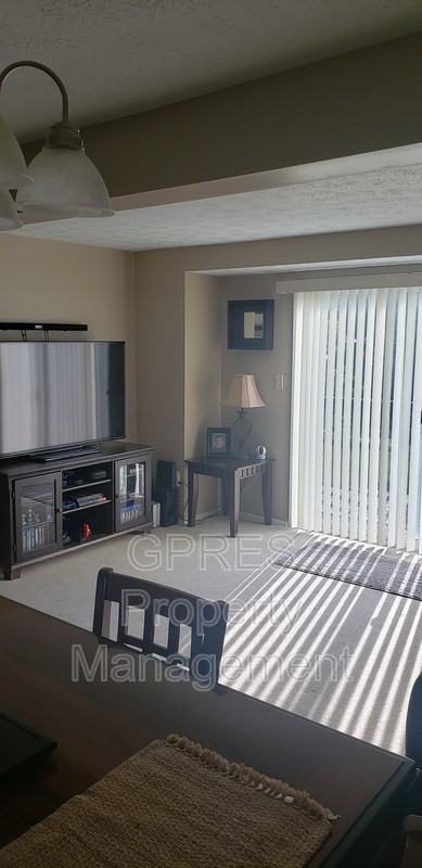 323 Garden Hill Dr - Photo 3 of 10