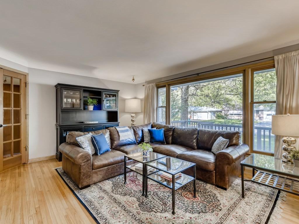 3232 Aquila Lane South - Photo 3 of 22