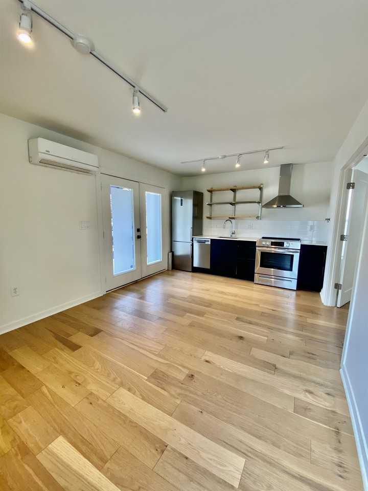 60 E 32nd St #1 - Photo 4 of 21