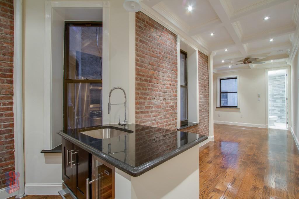 W 108th St #4B - Photo 2 of 8