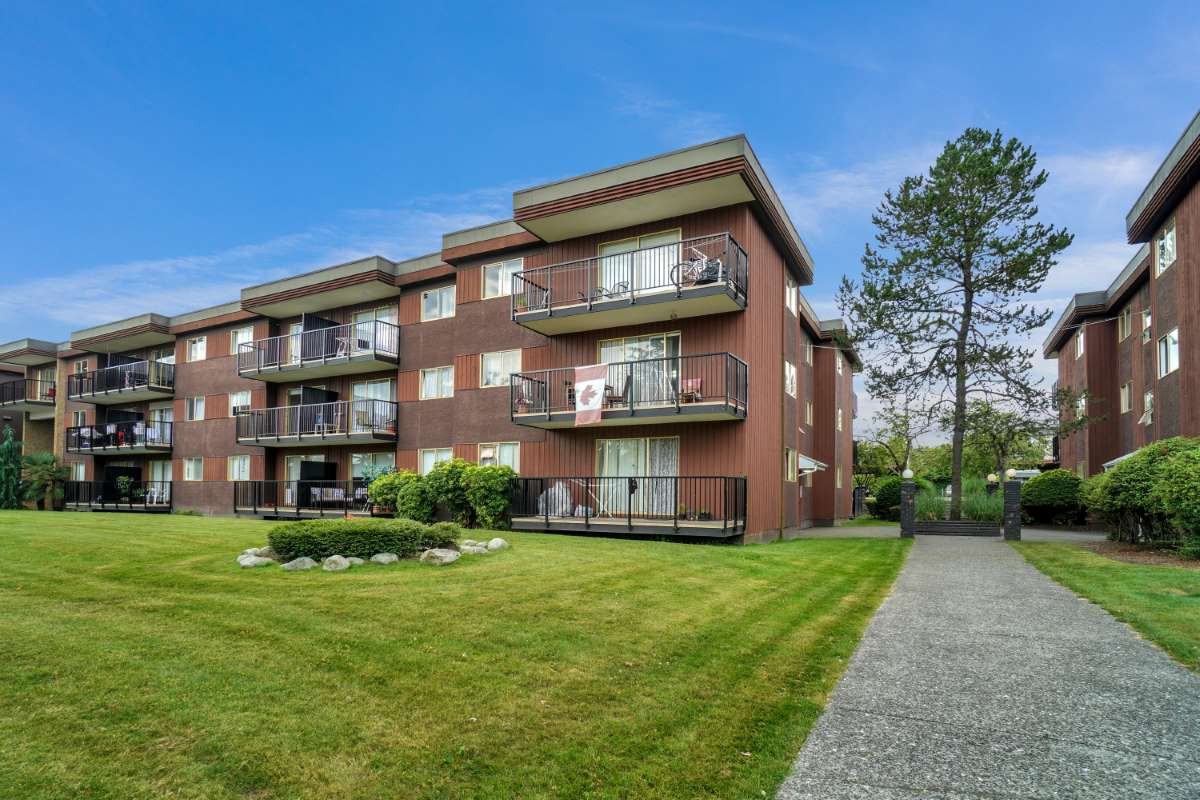 Grosvenor Square Apartments 10463 150 St, Surrey, BC V3R 4B3 with 3