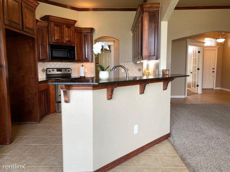 10809 Nw 37th St - Photo 2 of 16