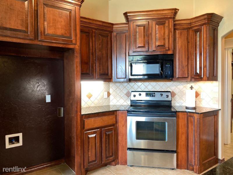 10809 Nw 37th St - Photo 3 of 16