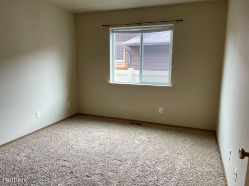 521 Yellowstone Ave - Photo 3 of 17