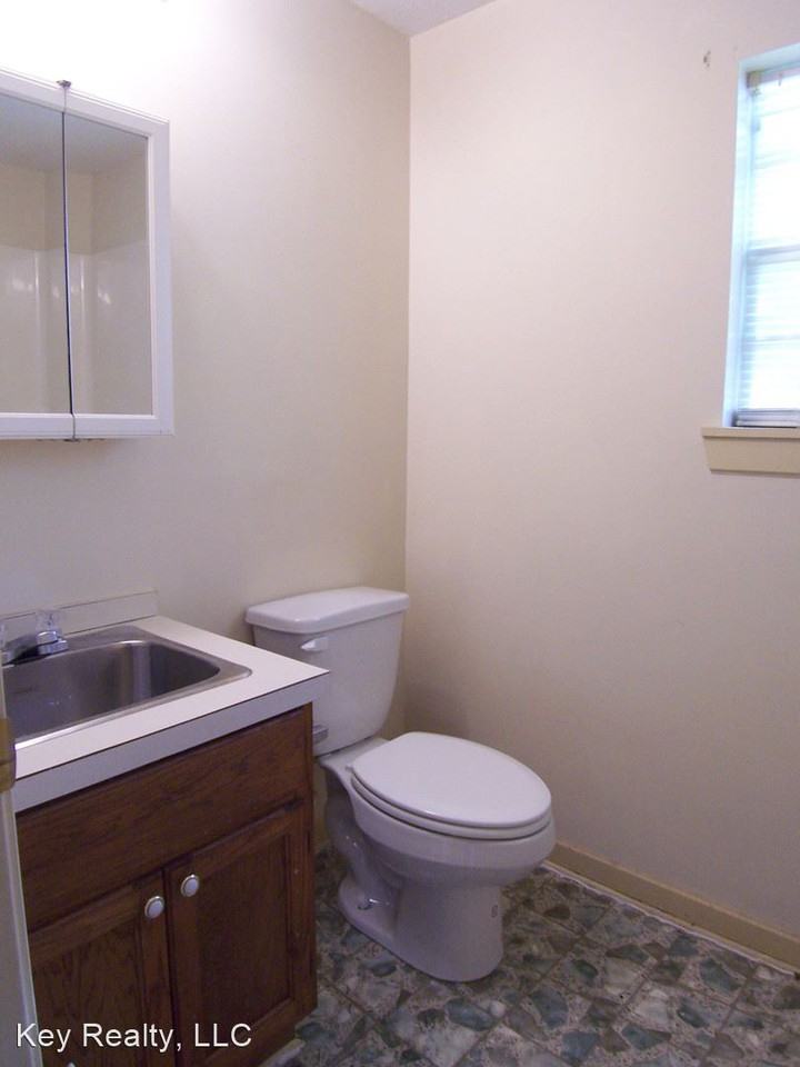 705 Pacific Ave - Photo 3 of 4