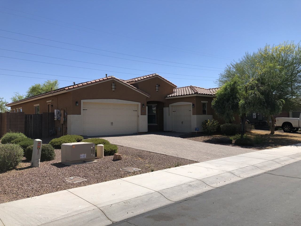 18615 W Pioneer St - Photo 2 of 40