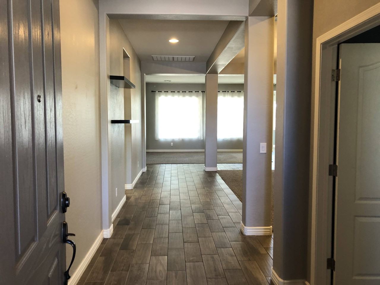 18615 W Pioneer St - Photo 3 of 40