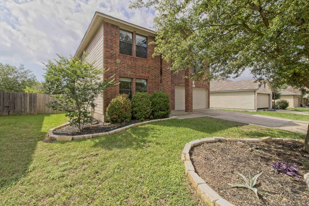 231 Woodlake Dr - Photo 3 of 42