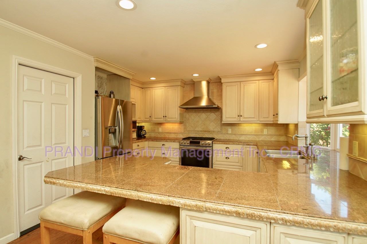 212 Los Ranchitos Rd - Photo 3 of 12