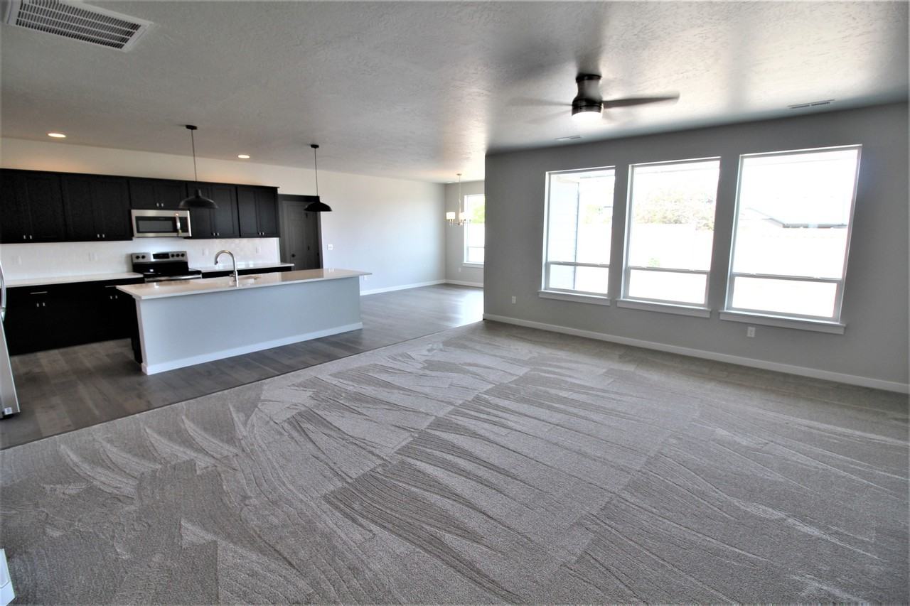 13448 Deodar St - Photo 3 of 30