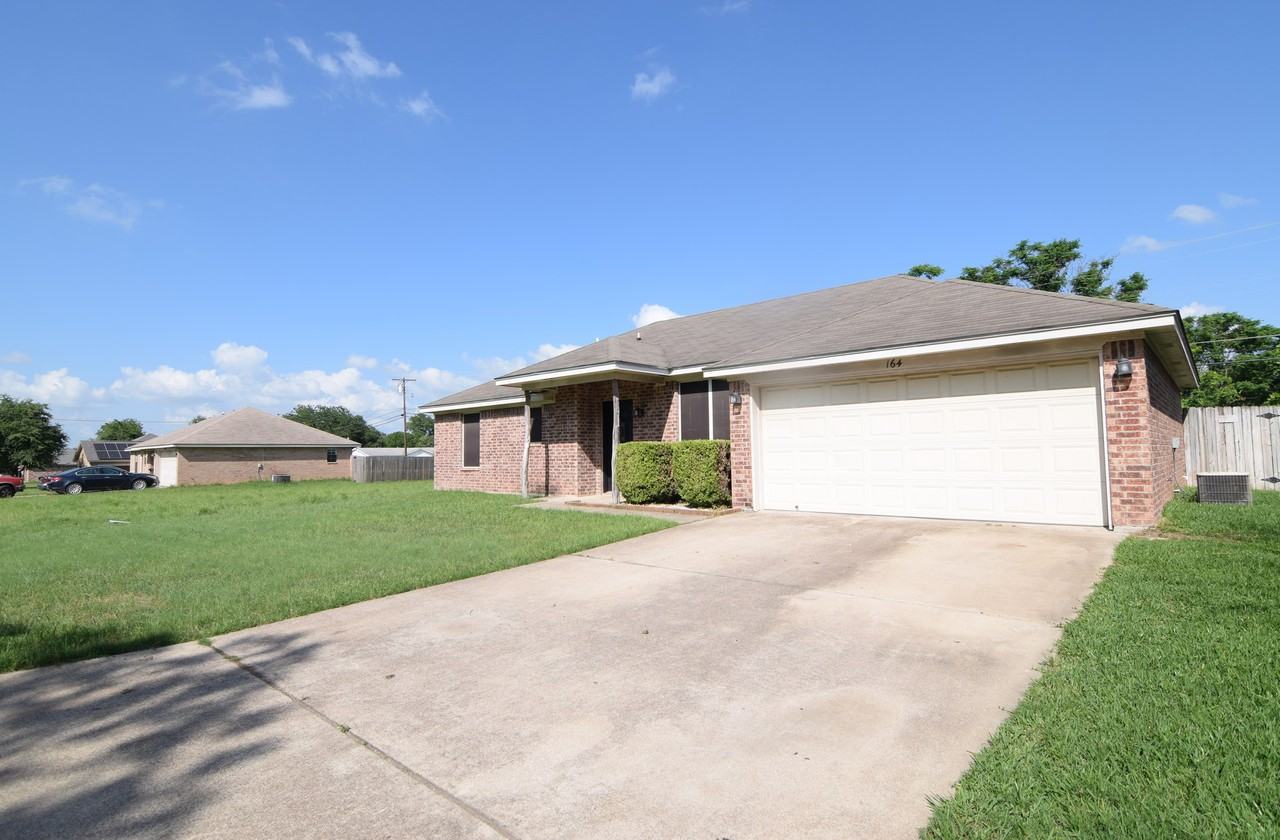 164 Lake Forest Dr - Photo 2 of 20