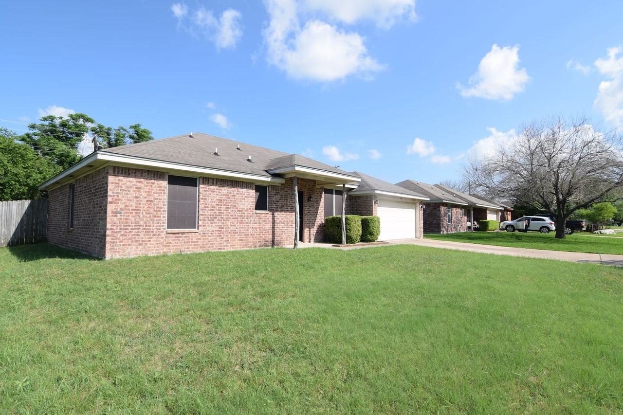 164 Lake Forest Dr - Photo 3 of 20