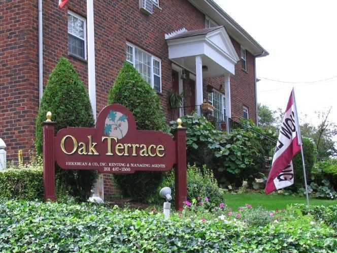 Oak Terrace - Photo 4 of 11