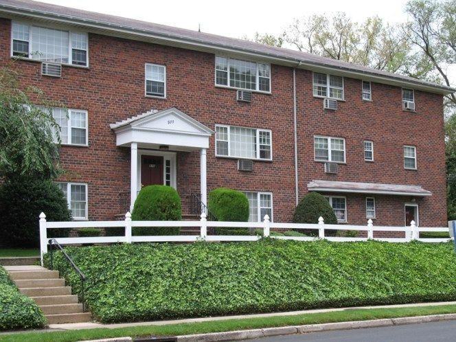 Oak Terrace - Photo 6 of 11