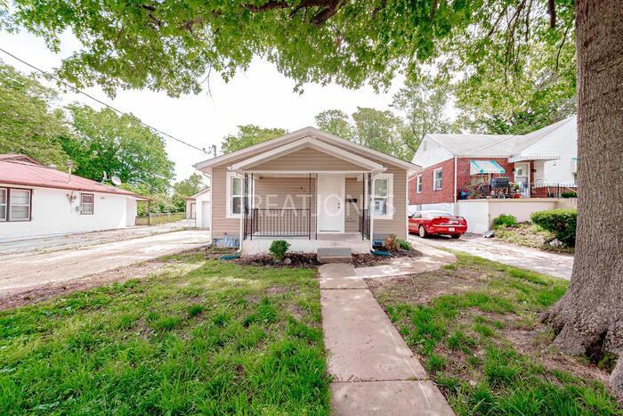 812 N Elm Ave - Photo 2 of 33