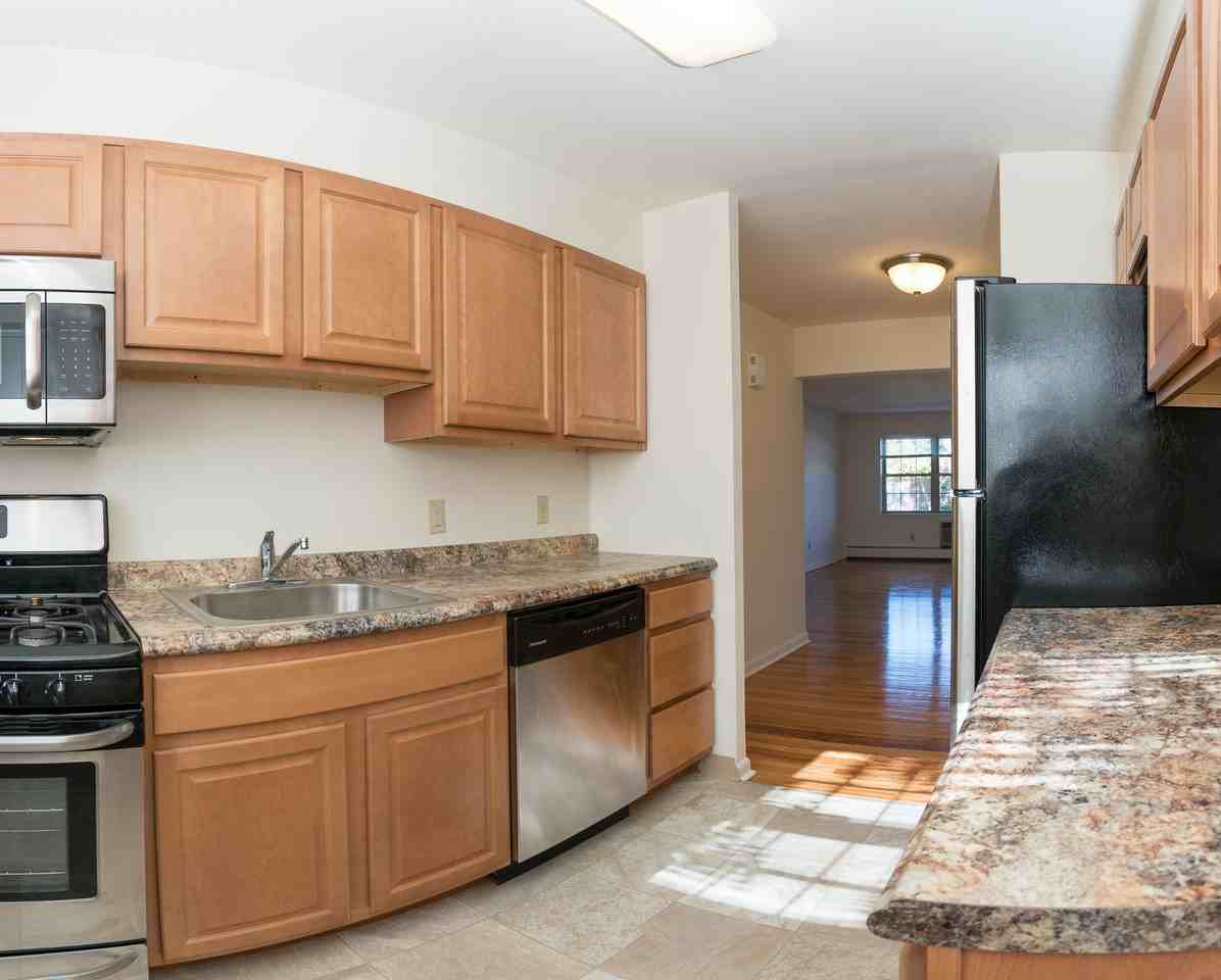 Summit Manor - Photo 2 of 18