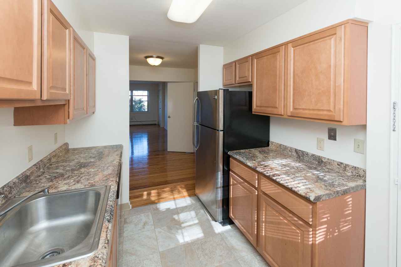 Summit Manor - Photo 3 of 18