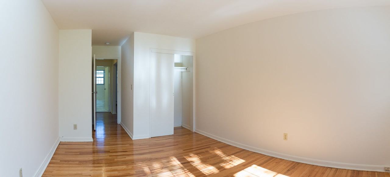 Summit Manor - Photo 4 of 18