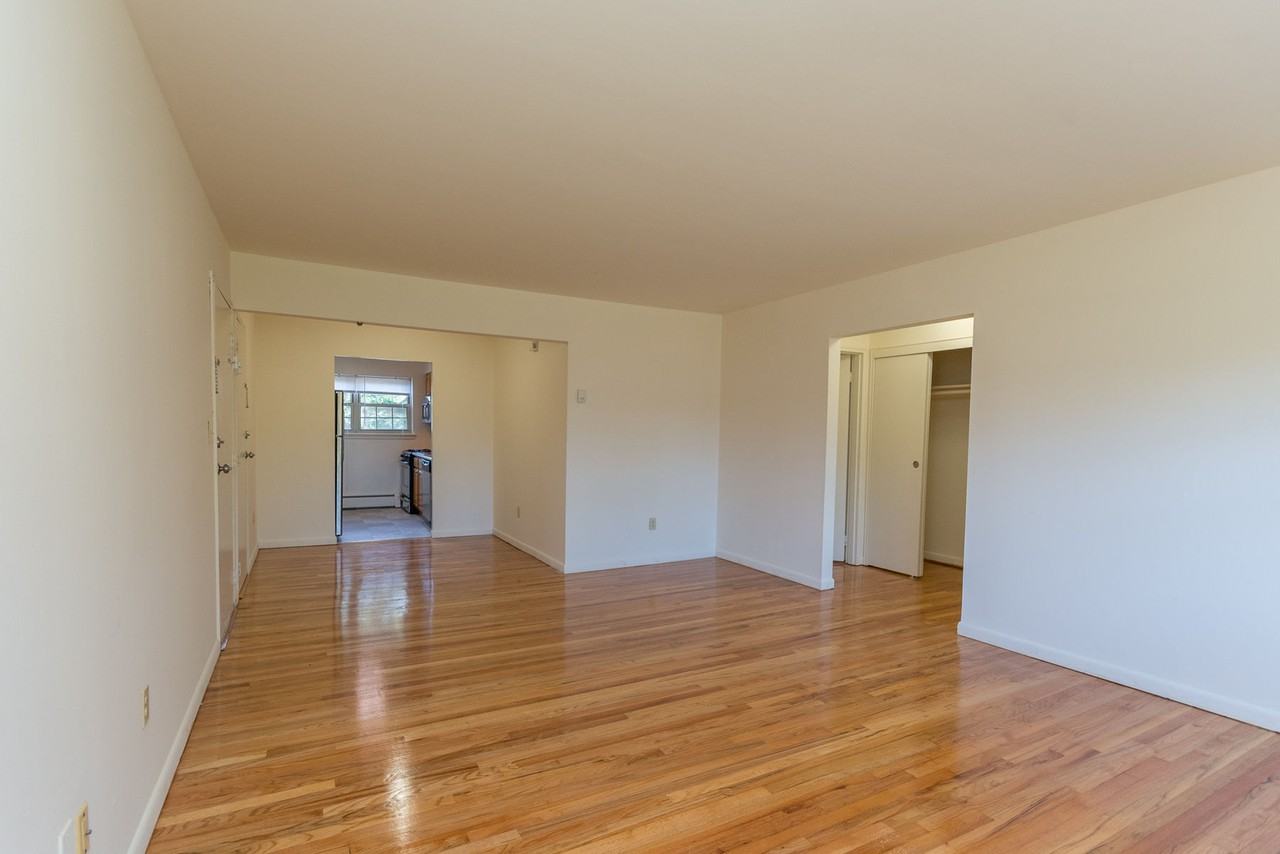 Summit Manor - Photo 5 of 18