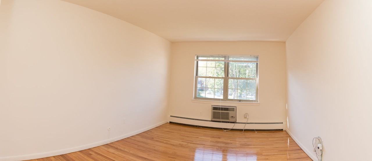 Summit Manor - Photo 6 of 18