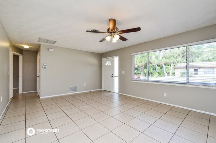 376 Yeager St - Photo 3 of 16