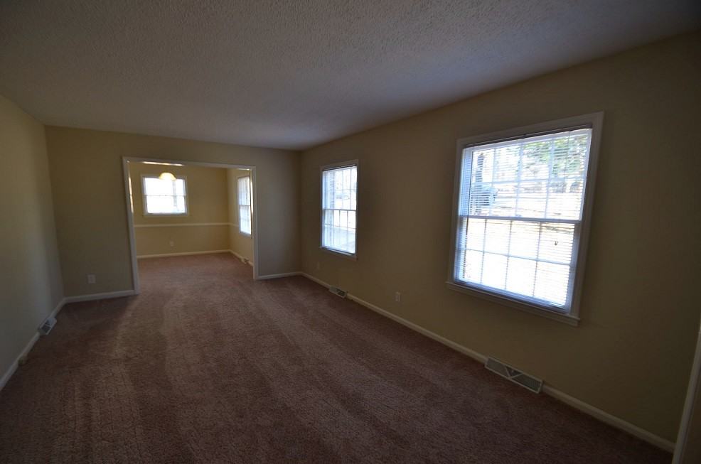 4527 Easthaven Dr - Photo 2 of 9