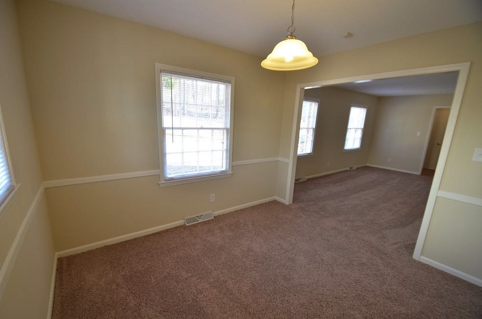 4527 Easthaven Dr - Photo 3 of 9