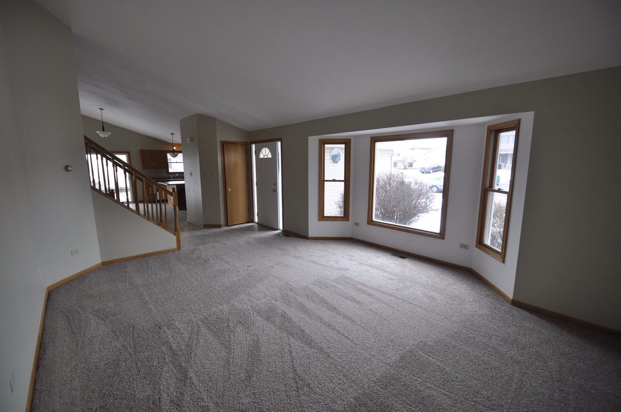 2004 Mystic Dr - Photo 2 of 8