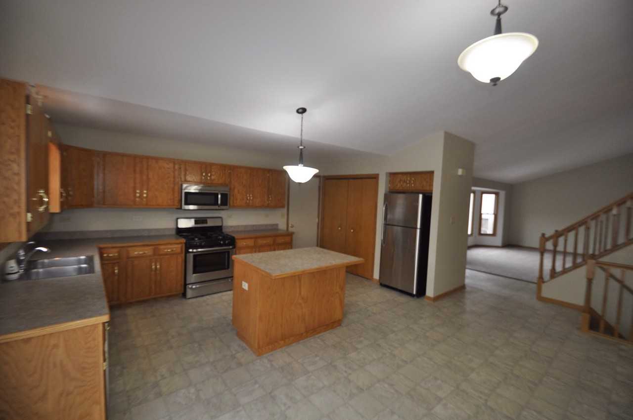 2004 Mystic Dr - Photo 3 of 8