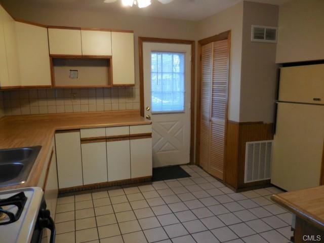 90 Priscilla St - Photo 2 of 10