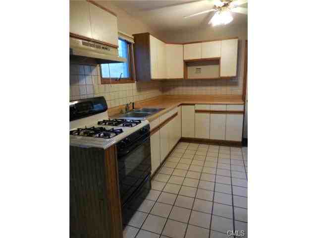 90 Priscilla St - Photo 3 of 10